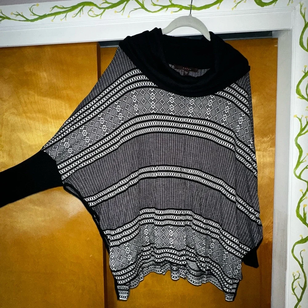 B&W Patterned Tunic - Picture 1 of 3